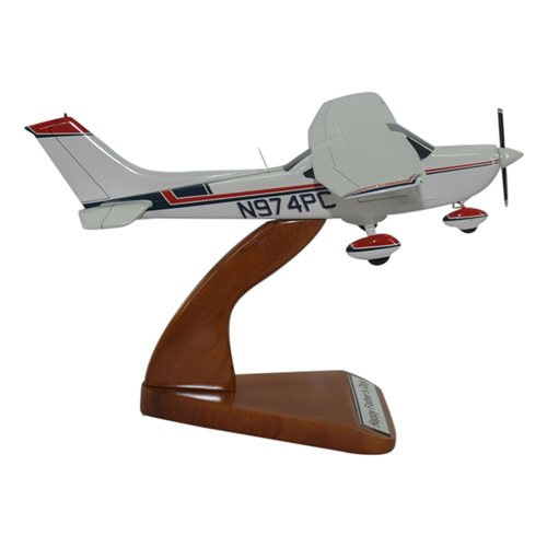Cessna 182S Custom Aircraft Model - View 4