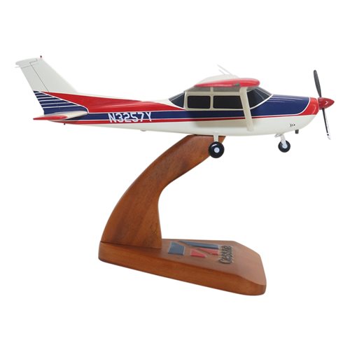 Cessna 182E Custom Aircraft Model - View 4