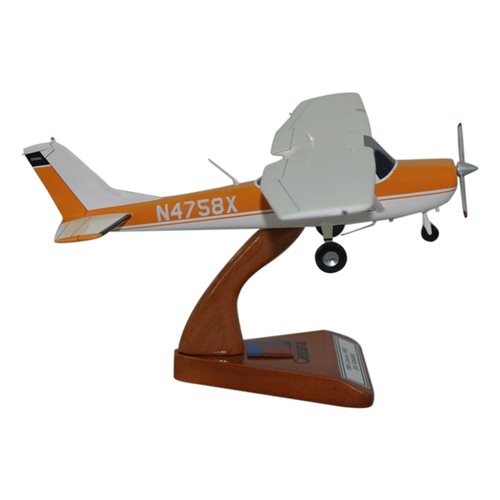 Cessna 150G Custom Aircraft Model - View 4