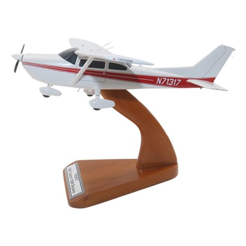 Cessna 182M Custom Aircraft Model - View 2
