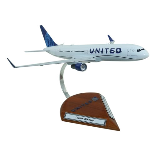 United Airlines Boeing 767-300 Custom Aircraft Model - View 5
