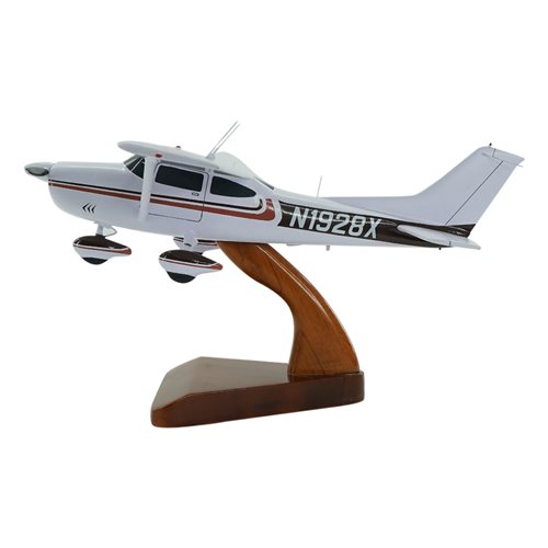 Cessna 182H Custom Aircraft Model - View 2