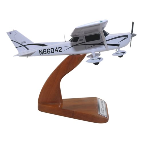 Cessna 150M Custom Aircraft Model - View 6