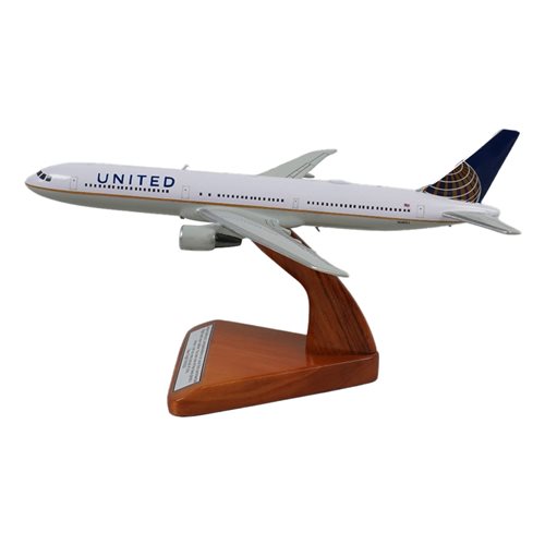 United Airlines Boeing 767-400 Custom Aircraft Model - View 2