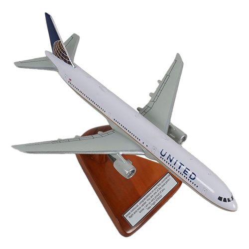 United Airlines Boeing 767-400 Custom Aircraft Model - View 5