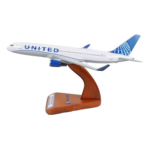 United Airlines Boeing 767-300 Custom Aircraft Model - View 2