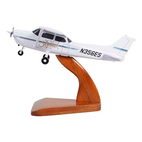 Cessna 172R Custom Aircraft Model - View 3