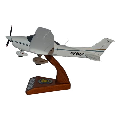 Cessna 182S Custom Aircraft Model - View 2