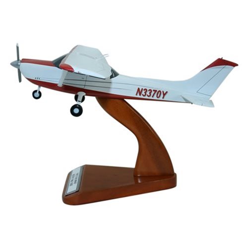 Cessna 182E Custom Aircraft Model - View 2