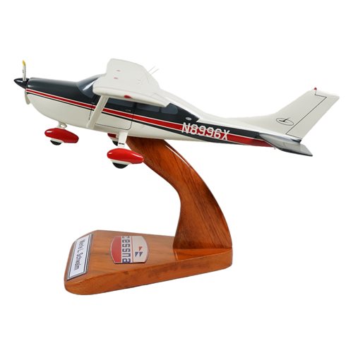 Cessna 182D Custom Aircraft Model - View 2