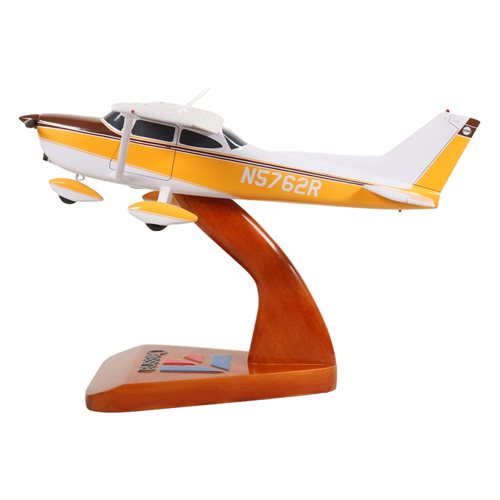 Cessna 172G Custom Aircraft Model - View 2