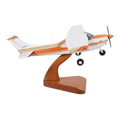 Cessna TR182 Custom Aircraft Model - View 4