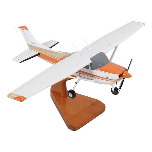 Cessna TR182 Custom Aircraft Model - View 5