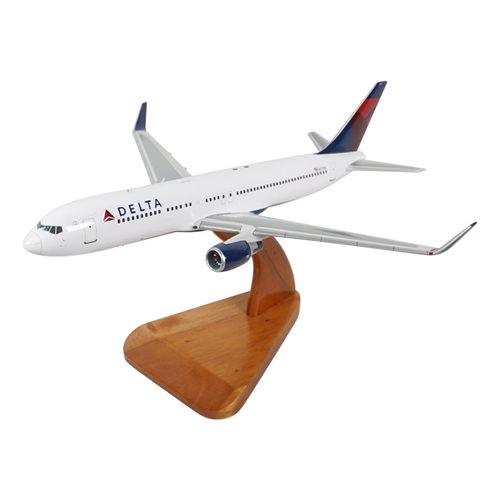 Delta Airlines Boeing 767-332 Custom Aircraft Model
