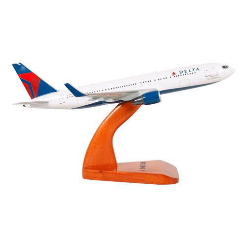 Delta Airlines Boeing 767-332 Custom Aircraft Model - View 4